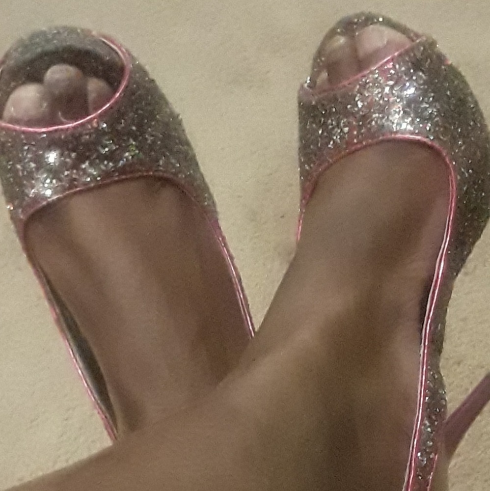 Shoes - Picture 3 of 4
